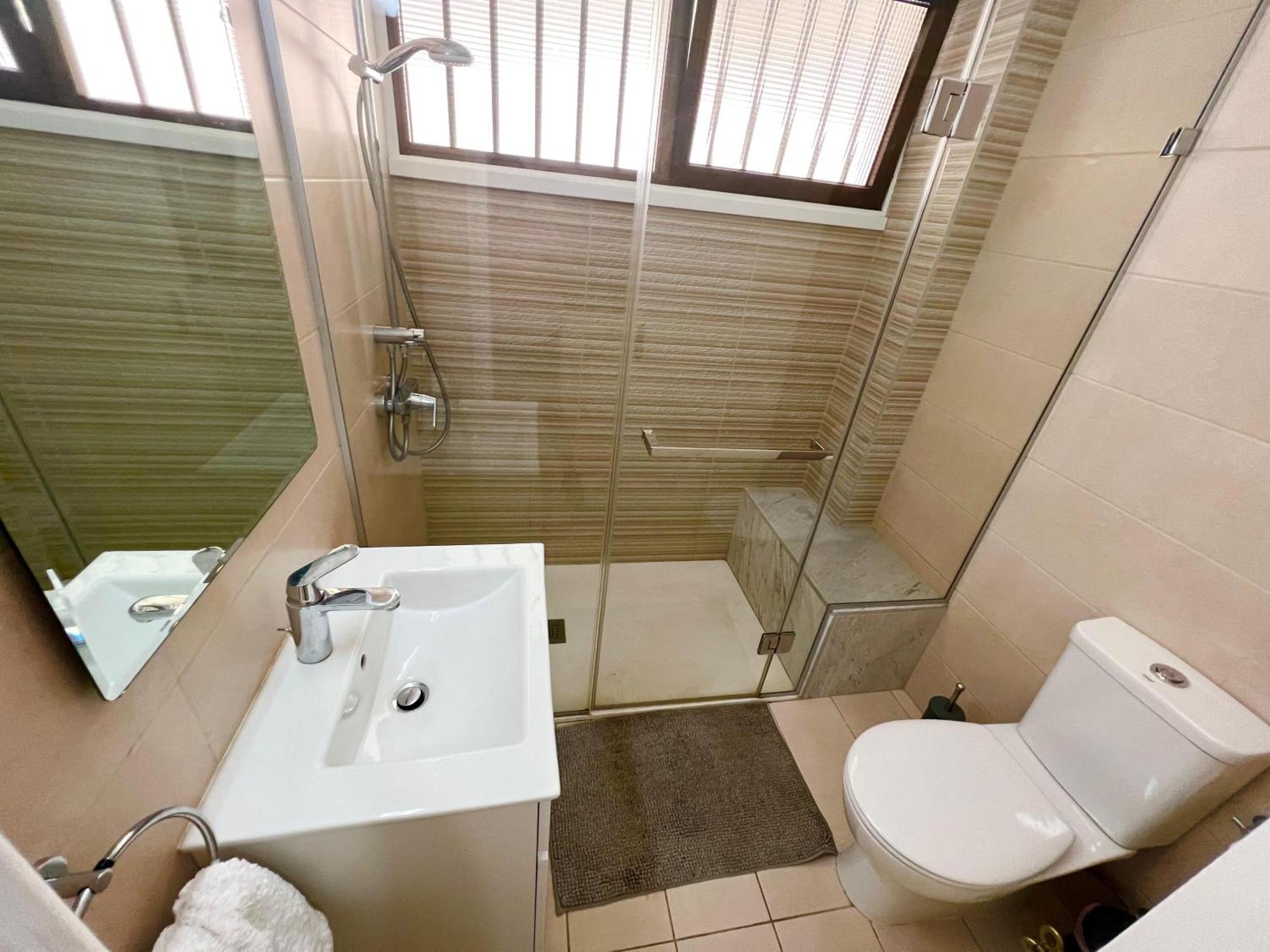 Appartement Azul Sea View à Larnaca Extérieur photo